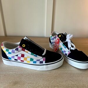 Checkered Lace Up Rainbow Vans NWT | Size Men’s 6 / Women’s 7.5